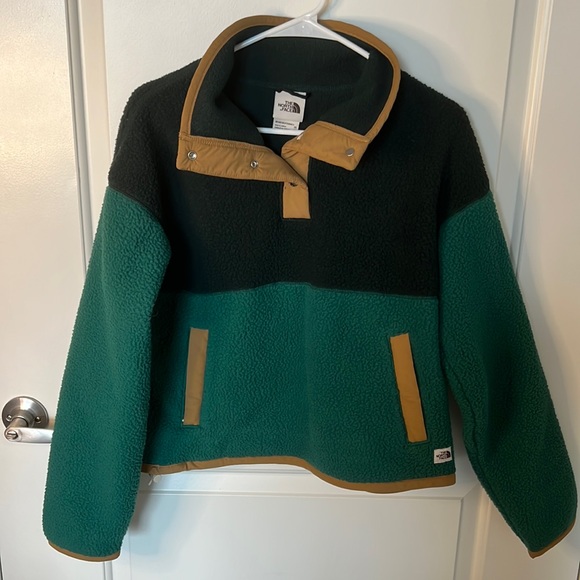 North Face Pullover - Picture 1 of 3